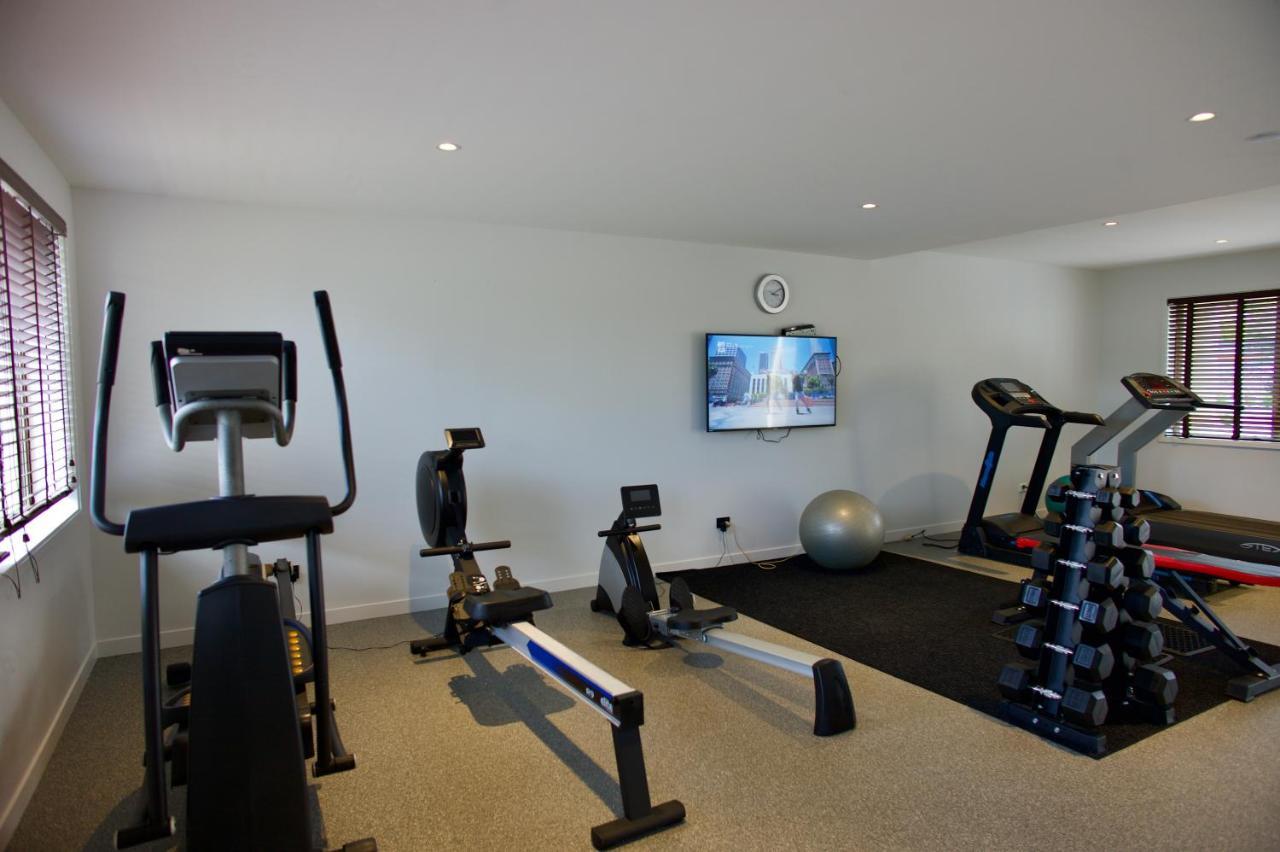 Regal Palms Resort Rotorua Exterior photo A home gym