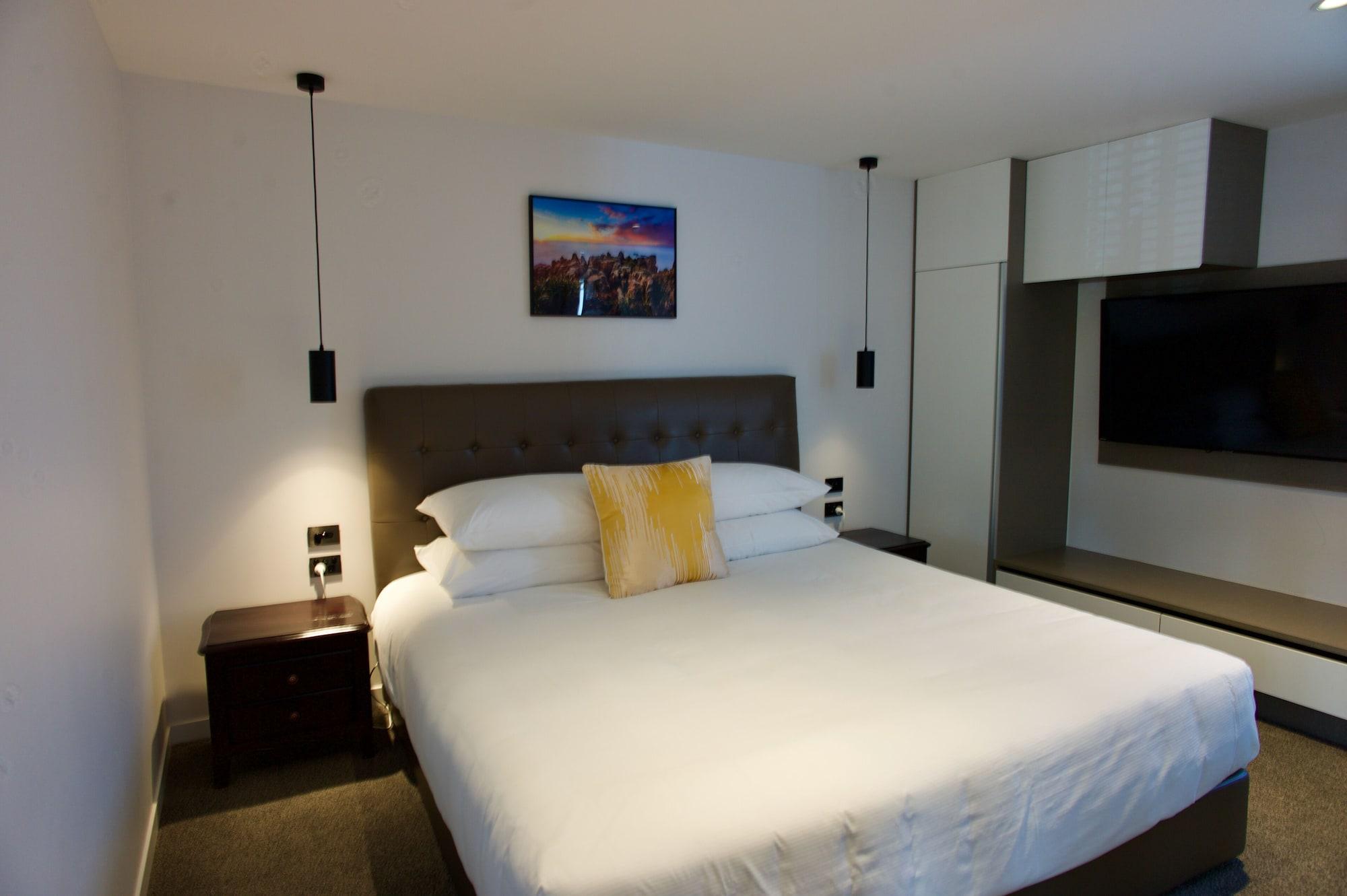 Regal Palms Resort Rotorua Exterior photo A bedroom at the hotel
