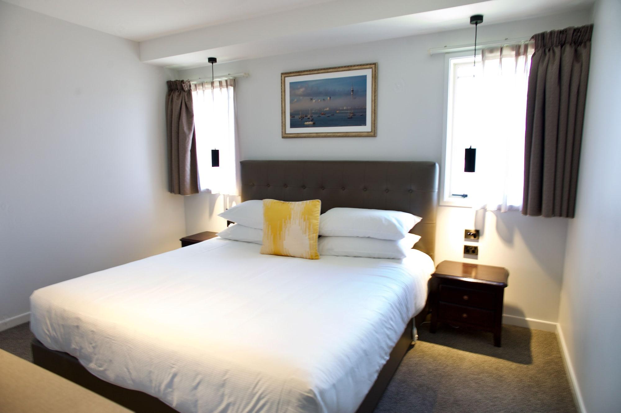 Regal Palms Resort Rotorua Exterior photo A bedroom at the hotel