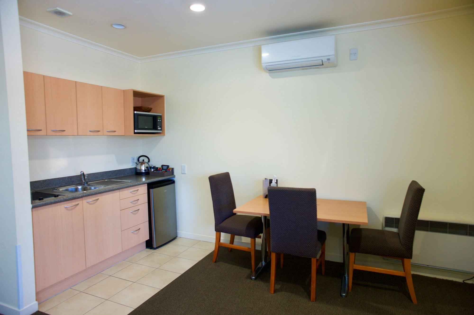 Regal Palms Resort Rotorua Exterior photo A kitchen in a serviced apartment