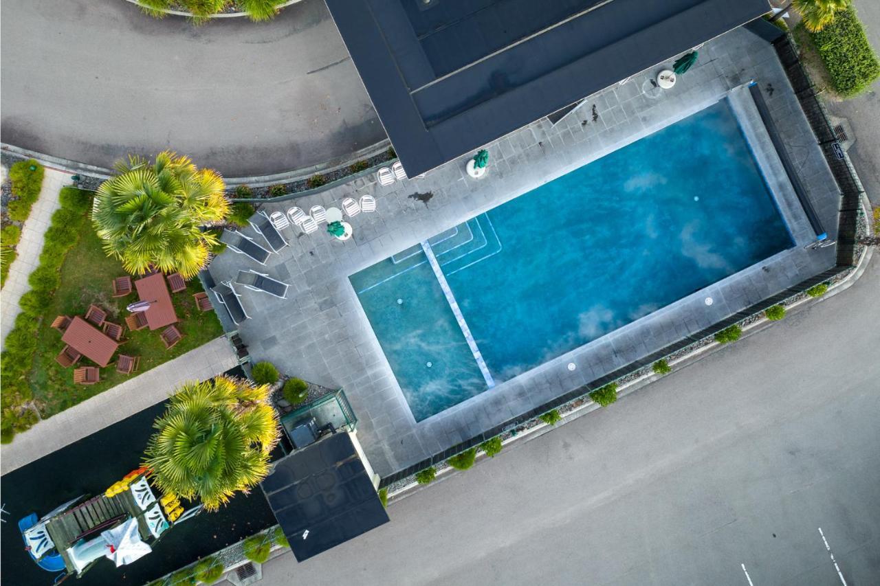 Regal Palms Resort Rotorua Exterior photo Aerial view of the swimming pool