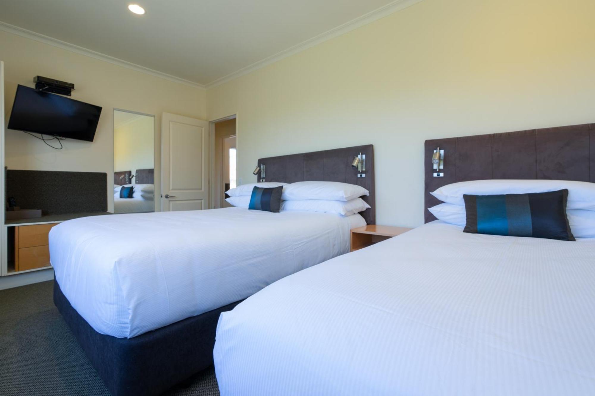 Regal Palms Resort Rotorua Exterior photo A typical motel room