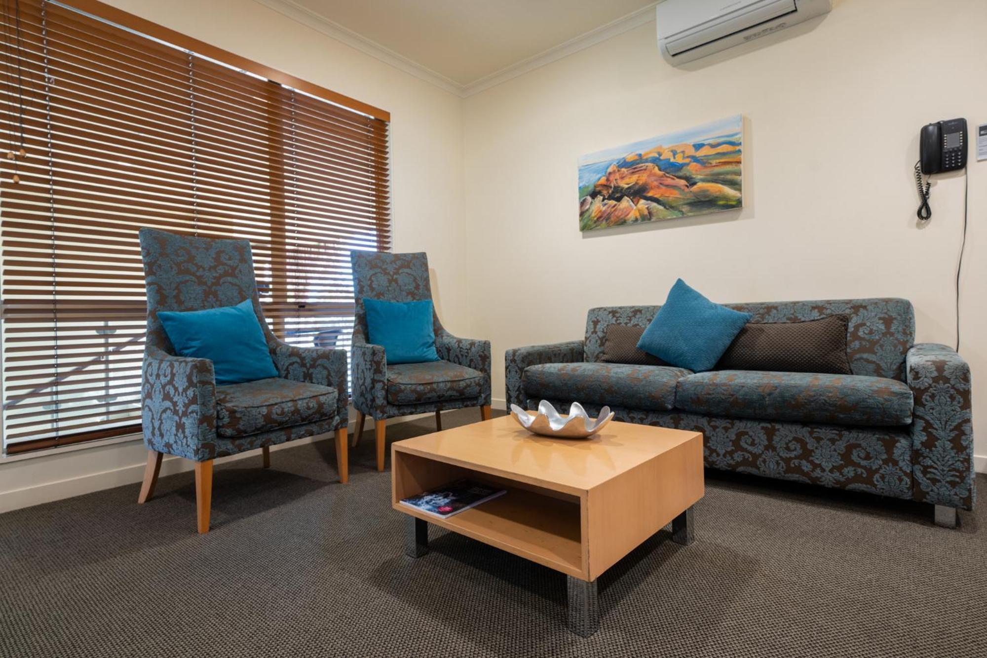 Regal Palms Resort Rotorua Exterior photo A living room in a typical apartment