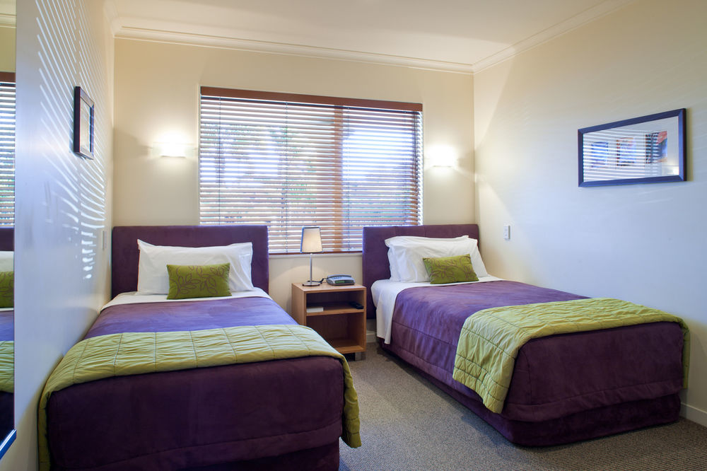 Regal Palms Resort Rotorua Exterior photo A typical bedroom at the hotel